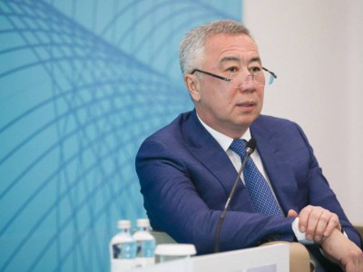 
                    Серик Жумангарин: Торговля обеспечивает работой свыше 1,5 млн человек и 500 тыс. предприятий
                