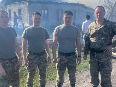 
                    Карагандинские гвардейцы спасли детей из горящего дома
                