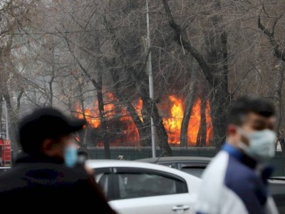 
                    В Таразе задержан мужчина, раздававший погромщикам бутылки с зажигательной смесью
                