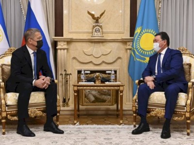 
                    Аскар Мамин провел встречу с Главой Башкортостана
                