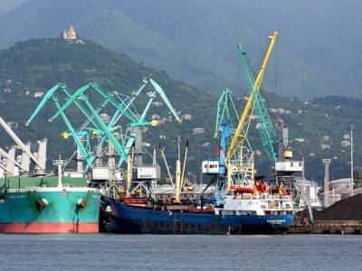 
                    С апреля казахстанская нефть проходит по грузинскому логистическому коридору
                