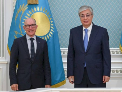 
                    Президент принял главу Подготовительной комиссии ОДВЗЯИ Роберта Флойда
                