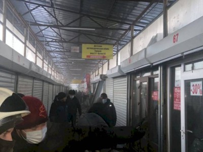 
                    Пожар произошел в торговом доме на барахолке в Алматы
                
