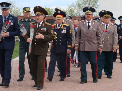 
                    В честь 80-летия Победы Совет генералов посетил ЗКО
                