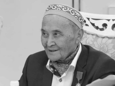 
                    Токаев выразил соболезнования родным и близким писателя Акима Тарази
                