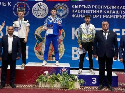 
                    Чемпион Азии: 187 раз поднял гирю весом 24 кг студент из ВКО Алишер Серикбек
                