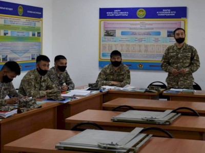 
                    Азам военной тактики обучают командиров рот и батарей в Алматы
                