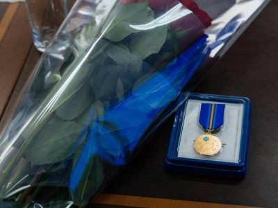 
                    30-летие АНК: аким Атырауской области вручил группе граждан юбилейные медали 
                