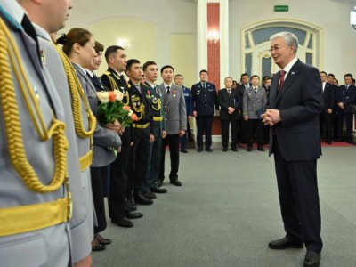 
                    Токаев наградил сотрудников правоохранительных органов Мангистауской области
                