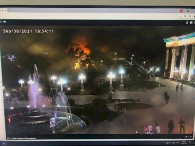 
                    Сильный пожар в заброшенном кафе потушен в Алматы
                
