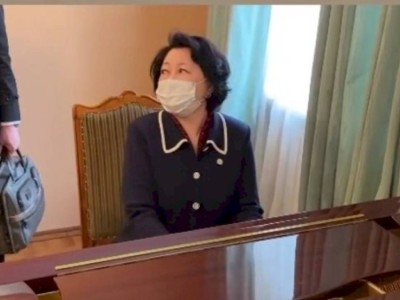 
                    Министр культуры Казахстана сыграла на фортепиано
                