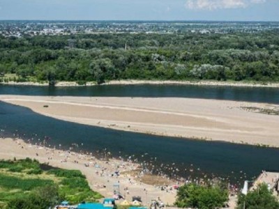 
                    Общественный пляж открыли в Семее
                