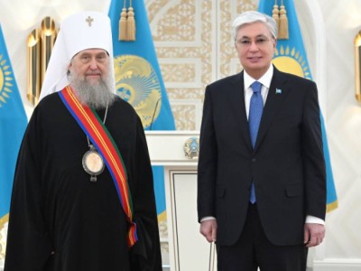 
                    Токаев наградил митрополита Александра орденом «Достық» 
                