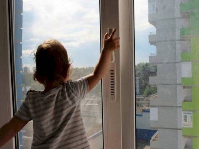 
                    Глава МВД РК наградил гвардейца за спасение ребенка
                