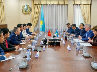 
                    Жумангарин предложил Вьетнаму производить батареи для электромобилей в Казахстане
                