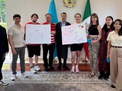 
                    Праздник Наурыз объединил казахстанцев в Мехико
                