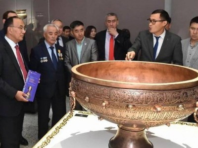 
                    Выставка «Туркестан на рубеже тысячелетий» открылась в Астане
                