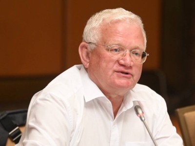 
                    Петр Своик : День Республики опять становится главным и единственным национальным праздником
                