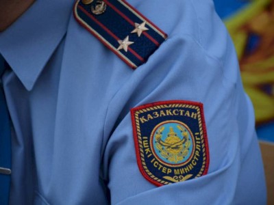 
                    Более 300 тонн песка пытались незаконно перевезти в Алматинской области
                