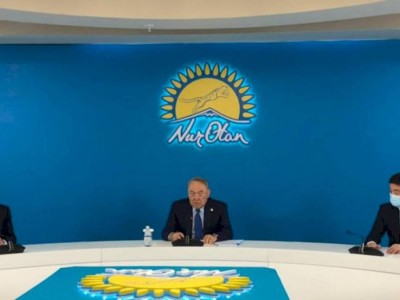 
                    Нурсултан Назарбаев принимает участие в заседании Nur Otan
                