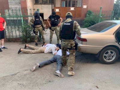 
                    Подбирали ключи и выносили все ценное: воры-домушники из ВКО обезврежены в Алматы
                