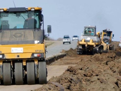 
                    В Акмолинской области построят первую в стране трехполосную реверсивную дорогу
                