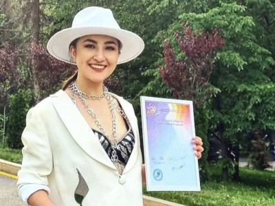 
                    Молодая певица и композитор из Алматы покоряет новые вершины
                