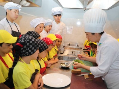 
                    Юные алматинцы попробовали себя в роли кулинаров
                