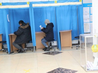 
                    Явка на выборы в Казахстане на 16 часов составила 52,5 процента
                