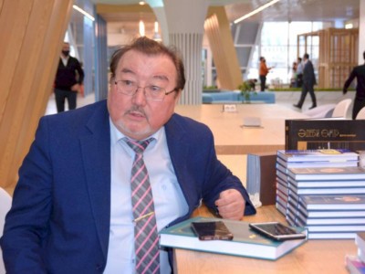 
                    Улыкбек Есдаулет: Выборы проходят открыто и прозрачно
                
