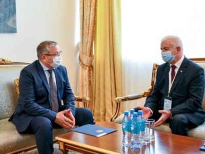
                    Марат Сыздыков принял главу миссии наблюдателей СНГ
                