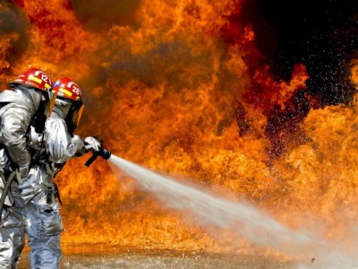 
                    Взрыв во время пожара предотвратили пожарные Алматы
                