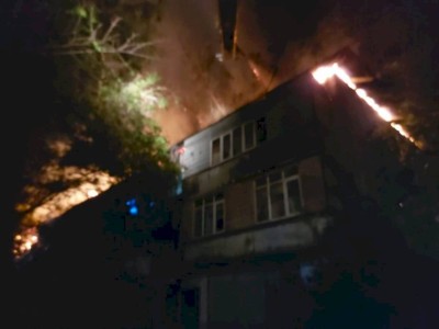 
                    Пожар произошел ночью в многоквартирном жилом доме Алматы
                