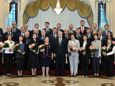 
                    Токаев поздравил ученых с профессиональным праздником
                