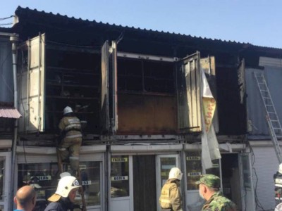 
                    Пожар произошел на Алматинской барахолке
                