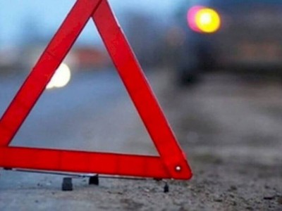 
                    Два человека погибли при столкновении КамАЗа и легковушки в Алматы
                