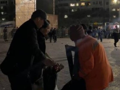 
                    Жители очистили площадь от мусора после концерта в Актау
                