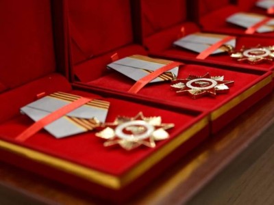
                    В Астане вручили медали «За доблесть и верность долгу» родственникам павших героев ВОВ
                