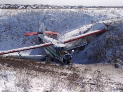 
                    Самолет АН-2  приземлился в овраг в Алматинской области
                