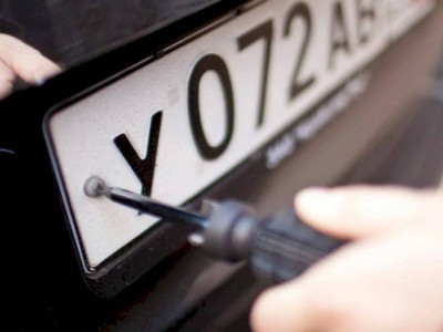 
                    По 100 долларов за украденные госномера требовали с алматинцев
                