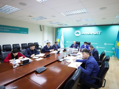 
                    В партии «AMANAT» заслушали отчет о реализации предвыборных обещаний акима Шымкента 
                