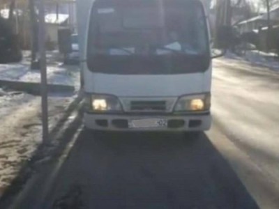 
                    Водителя грузовика оштрафовали за парковку на тротуаре в Каскелене
                