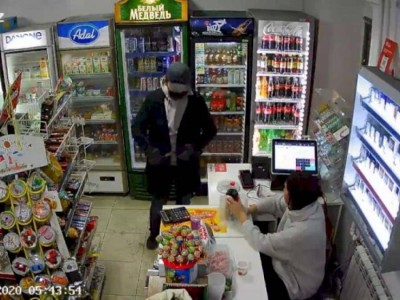 
                    Иностранец с ножом ограбил два магазина в Алматы
                
