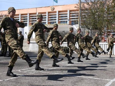 
                    80-летие Победы: актауские моряки готовятся к главному военному параду года
                