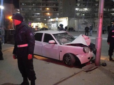 
                    Гвардейцы помогли пострадавшим в ДТП в Актау
                