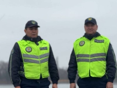 
                    Героическое спасение двух рыбаков полицейскими попало на видео в Жетысу
                