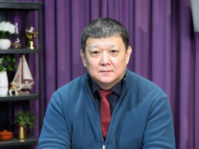 
                    Прочная база развития
                
