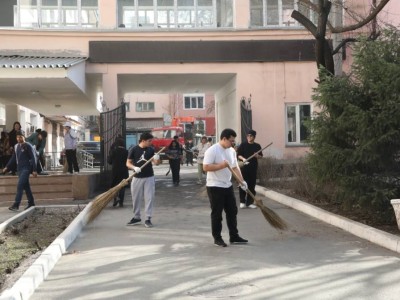
                    Студенты и преподаватели КазНМУ имени С.Д. Асфендиярова провели масштабный субботник
                