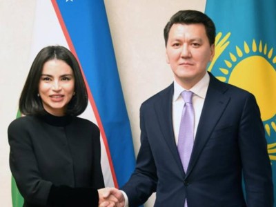 
                    Государственный советник Ерлан Карин провел встречу с помощником президента Узбекистана
                