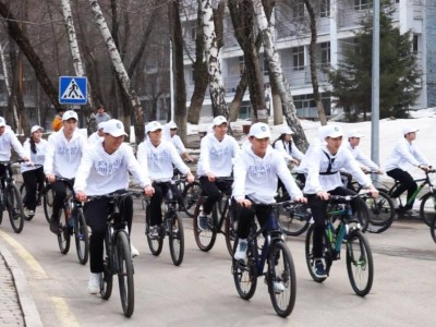 
                    «Таза Қазақстан»: в КазНУ организовали День велосипеда 
                